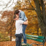 heiratsantrag-paarfotos-paarshooting-überraschung-schloss-ambras-herbststimmung-fotografin-innsbruck-tirol