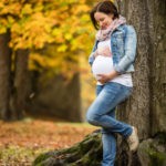 babybauchfotos-babybauchserie-schwangerschaft-fotografin-park-innsbruck-tirol