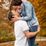 babybauchshooting-mit-heiratsantrag-paarshooting-verlobung-schloss-ambras-herbststimmung-fotografin-innsbruck-tirol