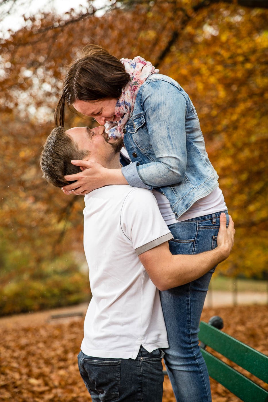 babybauchshooting-mit-heiratsantrag-paarshooting-verlobung-schloss-ambras-herbststimmung-fotografin-innsbruck-tirol