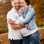 babybauchshooting-mit-heiratsantrag-paarshooting-schloss-ambras-herbststimmung-fotografin-innsbruck-tirol