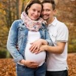 babybauchshooting-mit-heiratsantrag-paarshooting-überraschung-schloss-ambras-herbststimmung-fotografin-innsbruck-tirol