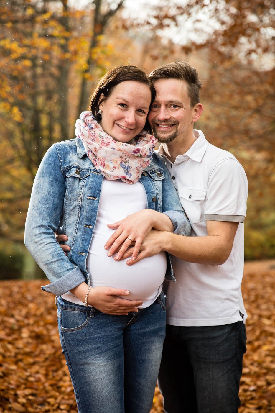 babybauchshooting-mit-heiratsantrag-paarshooting-überraschung-schloss-ambras-herbststimmung-fotografin-innsbruck-tirol