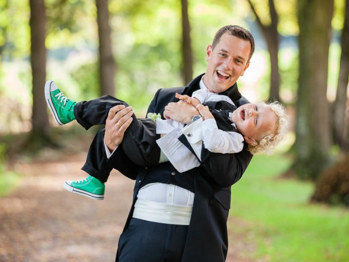 bräutigam-kind-familienfoto-hochzeitstag-hochzeitsfotos-hochzeitsfotograf-brixlegg-kramsach-tirol