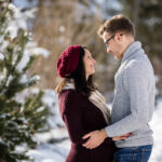 babybauchfotos-paarfotos-im-schnee-winter-schneeflocken-fotografin-innsbruck-tirol