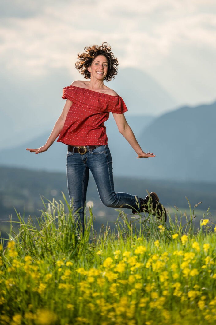 portraitfotos-outdoorshooting-sprungfoto-fotografin-innsbruck-tirol