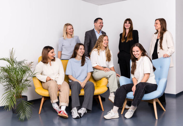 gruppenfoto-mitarbeiterportrait-mitarbeiterfotos-businessportrait-fotografin-innsbruck-tirol