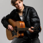 portraits-portraitfotos-musiker-musikerportrait-gitarrist-kuenstlerportraits-fotografin-innsbruck-tirol