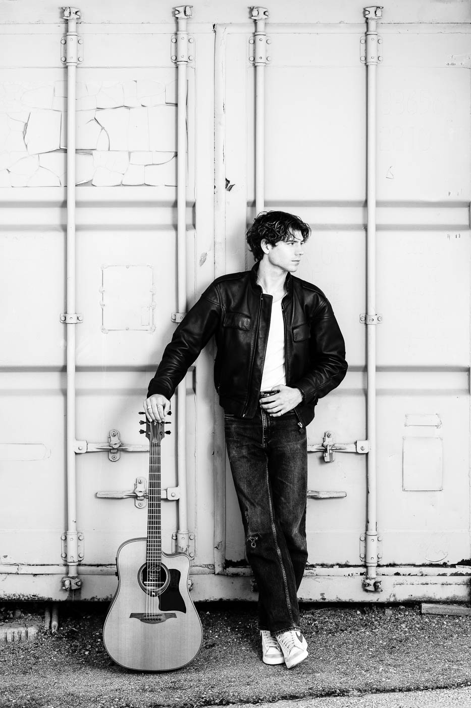 portraits-portraitfotos-musiker-musikerportrait-gitarrist-kuenstlerportraits-fotografin-innsbruck-tirol