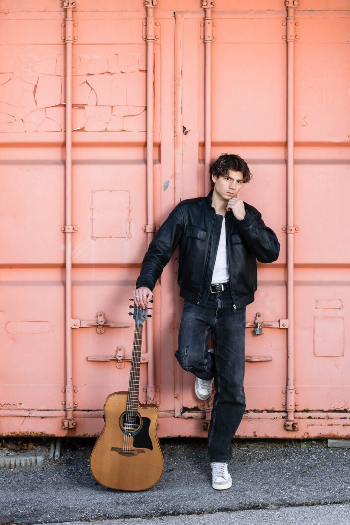 portraits-portraitfotos-musiker-musikerportrait-gitarrist-kuenstlerportraits-fotografin-innsbruck-tirol