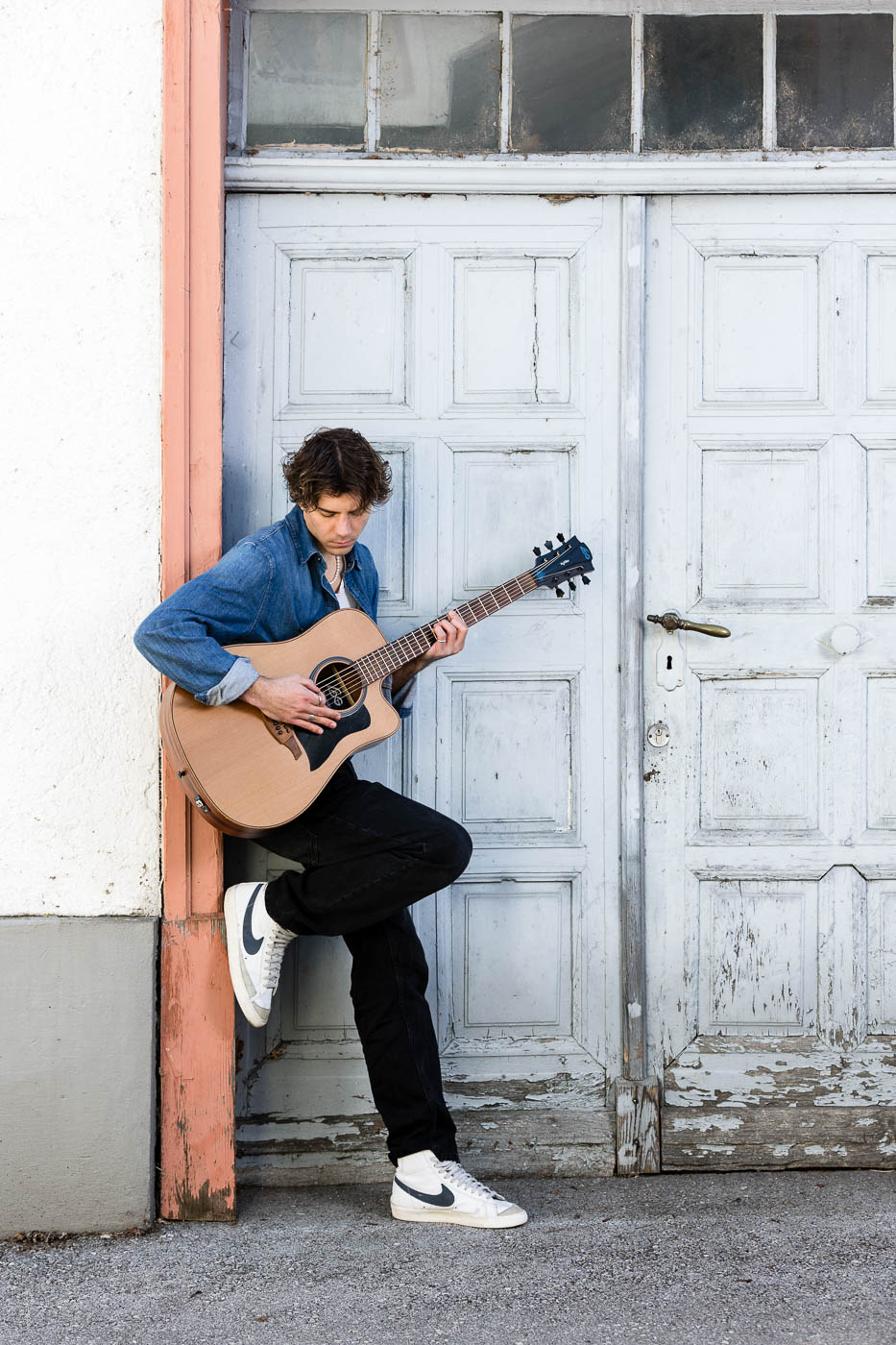 portraits-portraitfotos-musiker-musikerportrait-gitarrist-kuenstlerportraits-fotografin-innsbruck-tirol