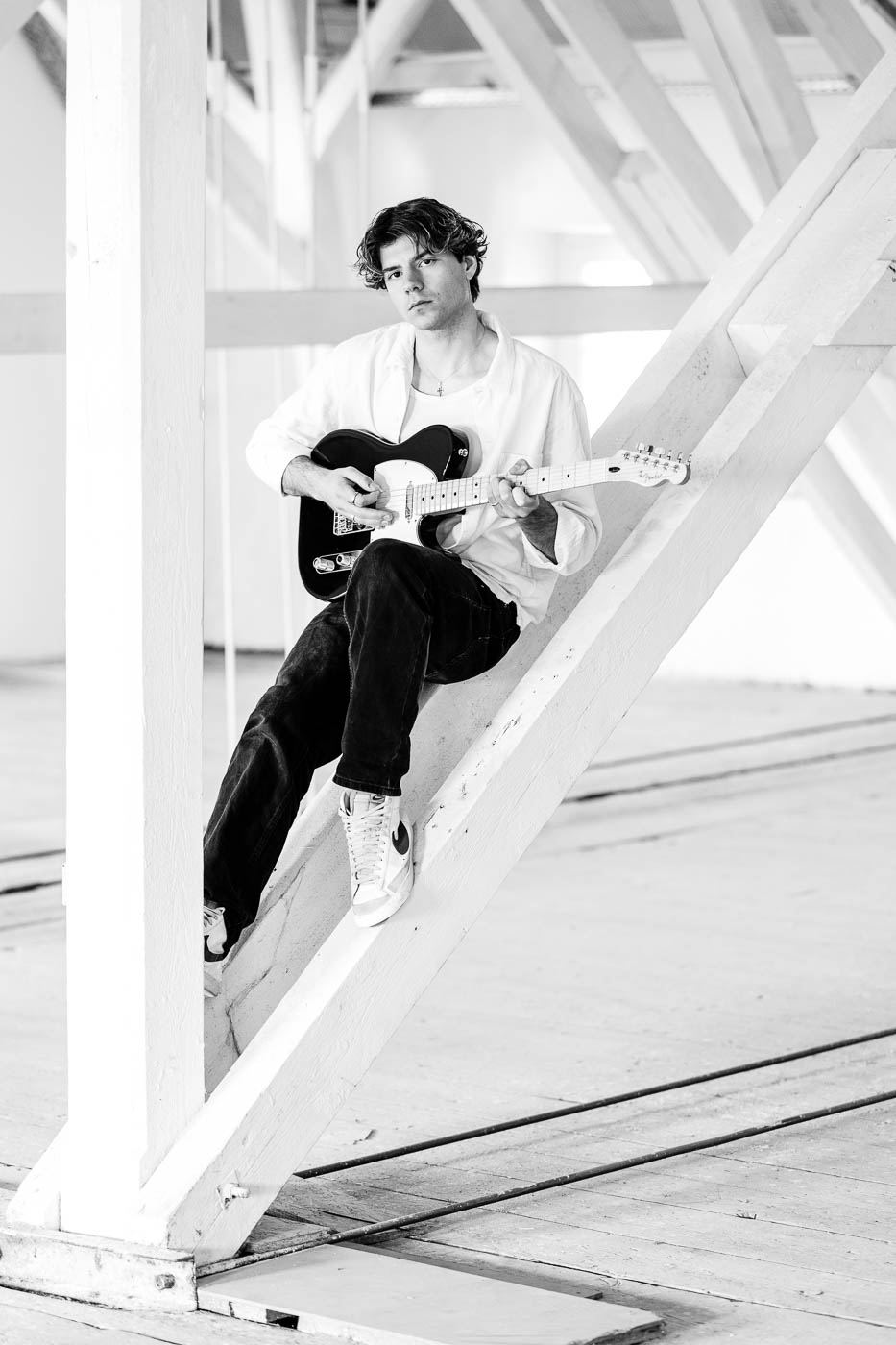 portraits-portraitfotos-musiker-musikerportrait-gitarrist-kuenstlerportraits-fotografin-innsbruck-tirol